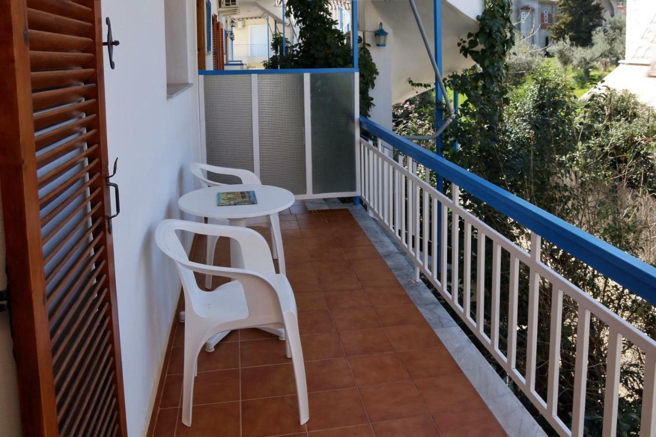 Seaview Self Catering Apartment - Helen No 1 Xiropigado Exterior photo